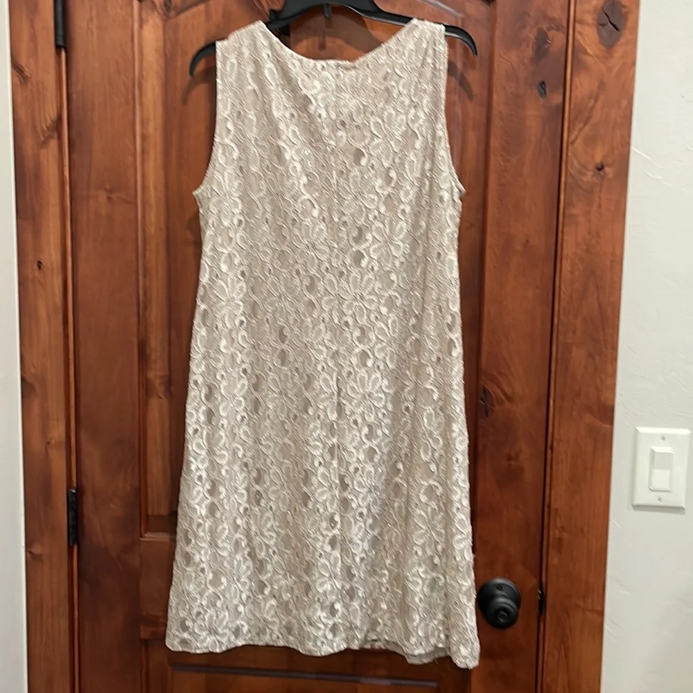 Women’s Dress - Picture 4 of 4